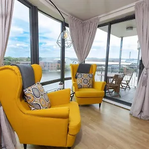  Apartment Stunning Views And Side-belfast City-2 Bedroom-5 Guests-wifi & Parking
